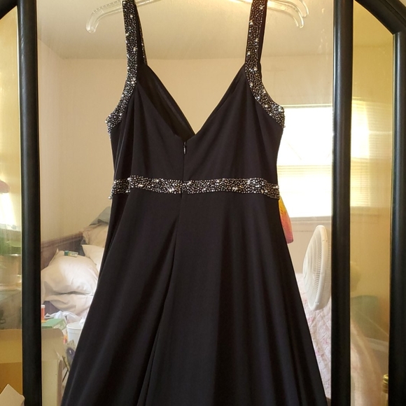 . Black.,Long.. Evening or Prom Dress - Picture 4 of 4